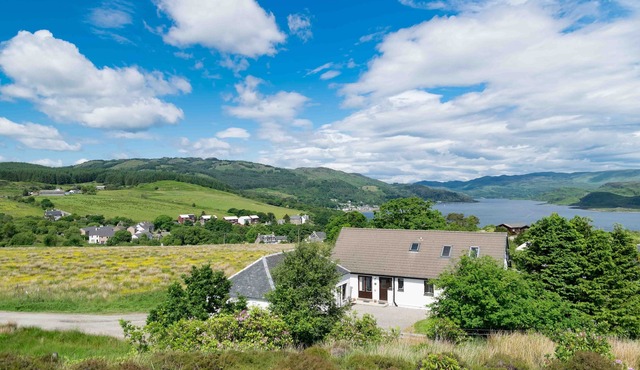 A spacious pet friendly holiday home that sleeps 8 guests.