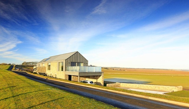 A stunning house that sleeps 12 guests in 6 bedrooms