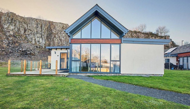 A stunning luxury lodge resting 1 mile from Bamburgh and the coast.