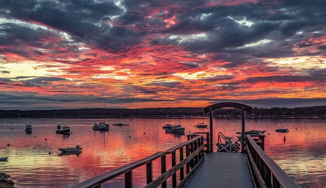 A Waterfront Retreat with Private Deep Water Dock. Dogs allowed upon request
