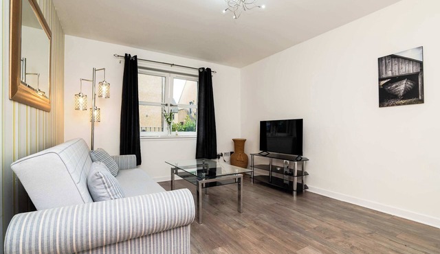 Aberdeen Spacious House- 3 BR-Free Parking & Wi-Fi