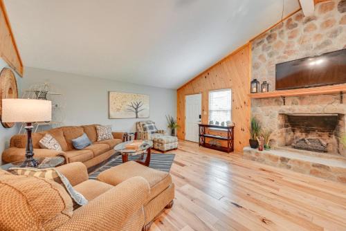 Access to Rough River Lake! Family Home w/Deck