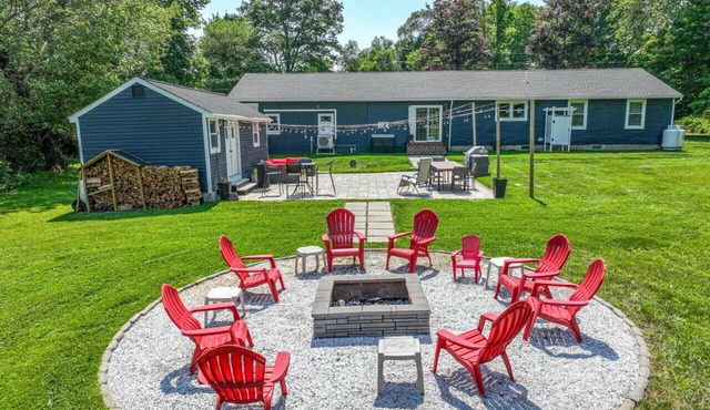 Acres Away - Spacious Maine Retreat w/Bunkhouse