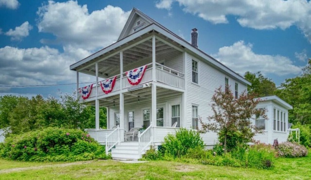 Across the road from Pemaquid Beach: A 4-bedroom 19th-century Maine home