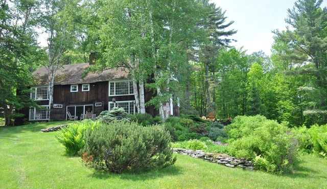 Actress Bette Davis' former mountain lodge. spacious, enchanting!