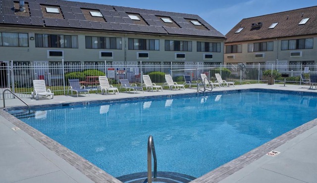Admiralty Inn & Suites - a Red Collection Hotel