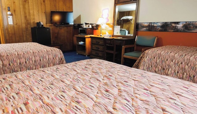 Affordable Comfort w/Private Bath Near Point Park & Downtown Attractions