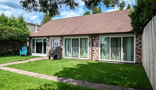 Agate Bay Cottage 2 Bed 2 Bath. Watch the ore boats in comfort.