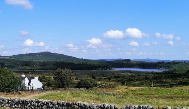 Airie Farmhouse - a house that sleeps 6 guests in 3 bedrooms