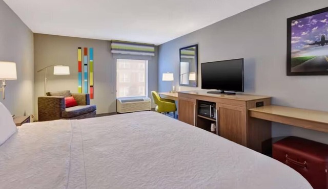 Airport CVG King Room Breakfast, Pool & Gym