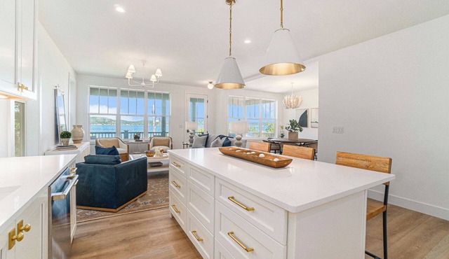 All-new Crystal Lake Modern Lakefront Cottage