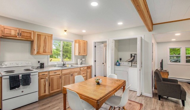 All Season Forest Cottage Getaway