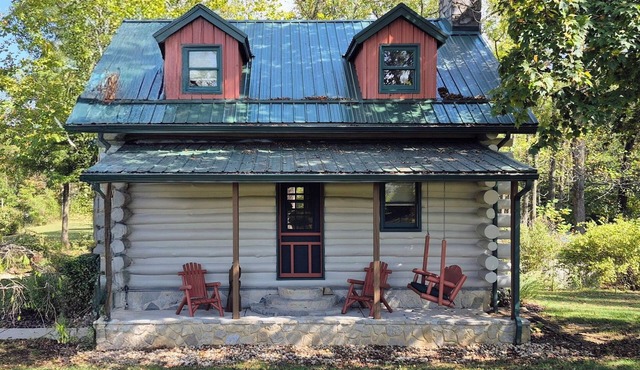 All season getaway. Relax at The "Wilberness" Log Cabin close to Rocky Fork Lake