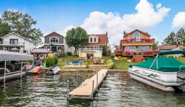 Amazing lake front home on all sports Lake Fenton