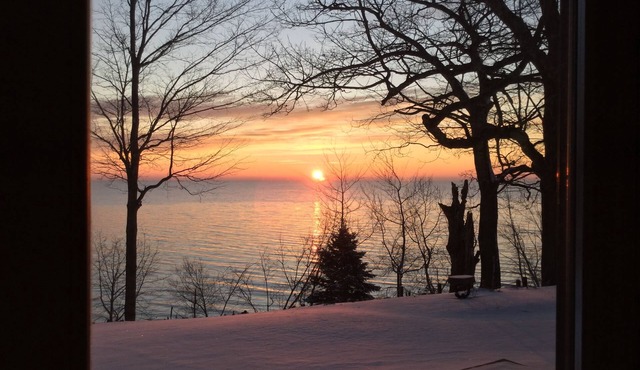 Amazing Lake Views, easily accessible and close to Whistling Straits.