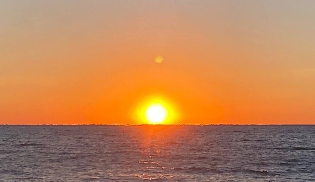 Amazing Lakeview-Cozy Cottage- Private Beach Access Sleeps 6