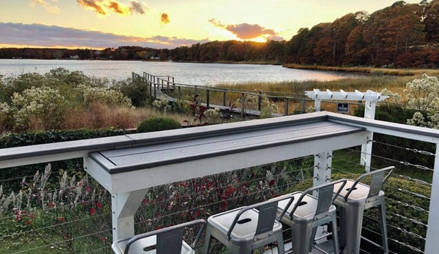 *Amazing SALTWATER FRONT on Follins Pond! * 4bdrm/2bth