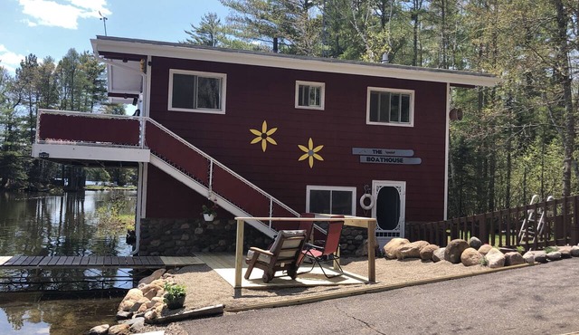 Amazing Unique Boathouse! Come Relax And Enjoy!
