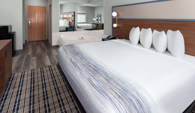 AmericInn by Wyndham Eagle River Downtown