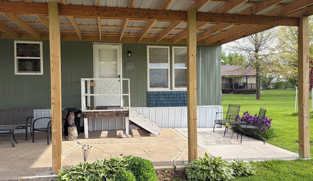 Antler Acres - 2 bedroom, 1 bath, sleeps 6