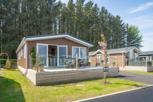 Antler Lodge - Meadows Retreat Lodge Park