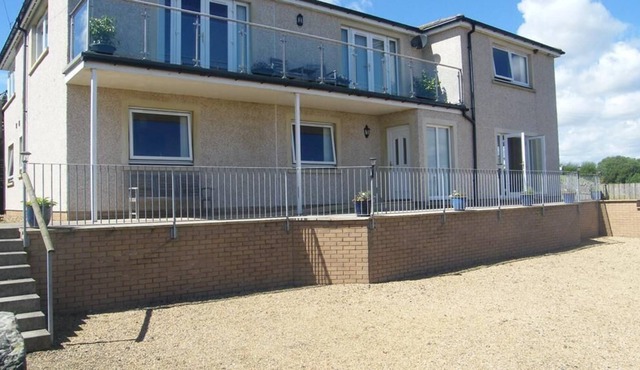 Apartment-Luxury-Ensuite with Shower-Sea View