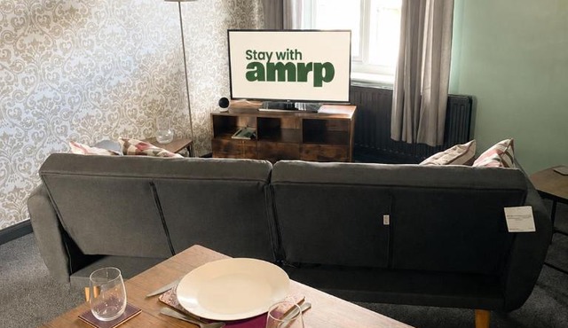 Appartment Sleeps 4, King or Twin Beds & Sofa Bed