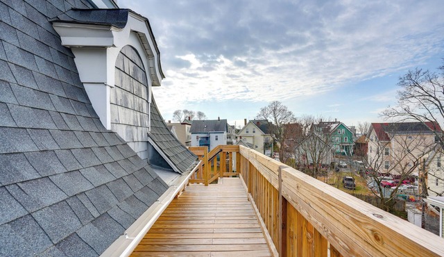 Apt in Historic Lynn Neighborhood: 2 Mi to Beach!