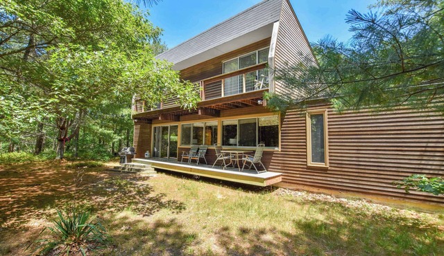 Architectural modern home 5 mins to beach!