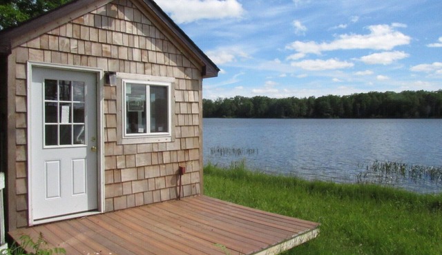 Arrowhead Lake Camp - Lake Side Cabin On The Water