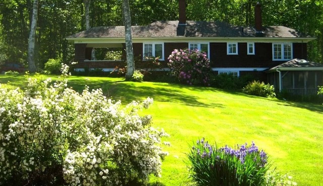 Arts & Crafts Cottage In Picturesque Bayside, Maine