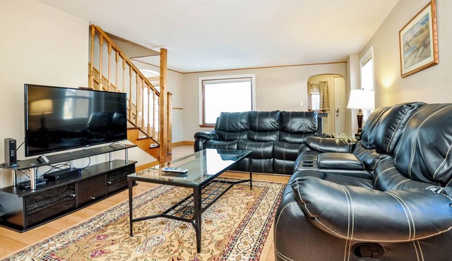 Aster house-4 BR-1.5 Bath;2 miles to Mayo Clinic-Mayo Patient Furnished Home