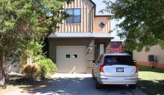 Athens city townhouse, 2 King masters, 2.5 baths