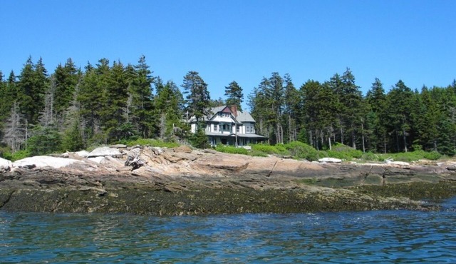 August 23-30 Promo: Private Oceanfront Home, A+ Views, 5 Bed, 4 Bath, & More.