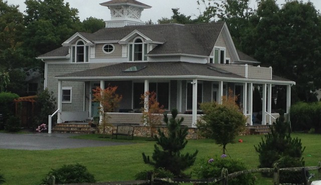 August dates AVAILABLE, Wraparound Porch, Waterviews, Walk to beach,4 Ensuites