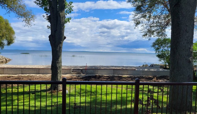 Awesome Waterfront Views, with all the comforts of home.