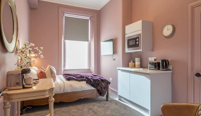 B HOME STAY Blossom Lux Studio, Glasgow/ Airport