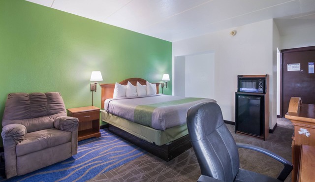 Badlands Inn & Suites
