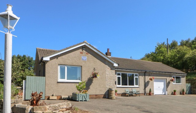 BANKWELL COTTAGE, pet friendly, with open fire in Sunniside
