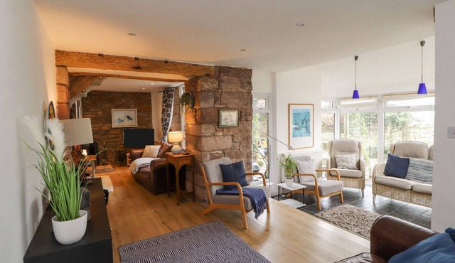 BARN END, pet friendly, character holiday cottage in Shap