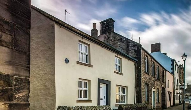 BASTLE HOUSE, pet friendly, with open fire in Haltwhistle