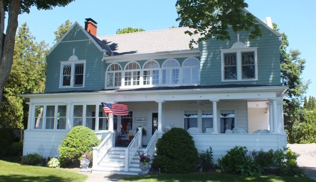Bay Bliss on Beach Drive - Wequetonsing - With Private Beachfront