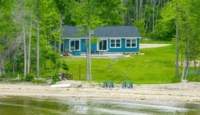 Bayfront Escape | Hot Tub, Kayaks + Dogs Welcome