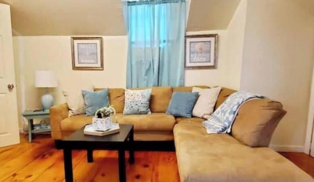 Beach guest house, Free parking close to Boston