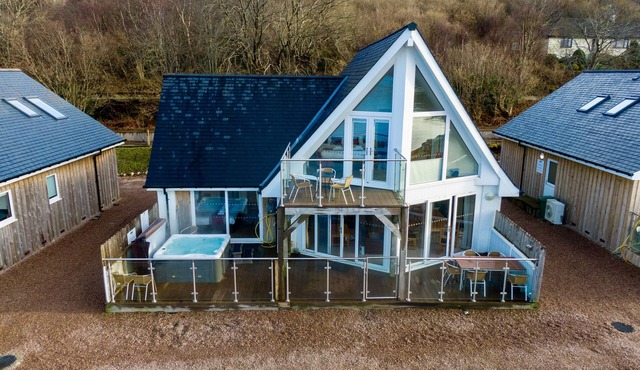 Beach House 3 with Hot Tub - sleeps 9 guests in 4 bedrooms