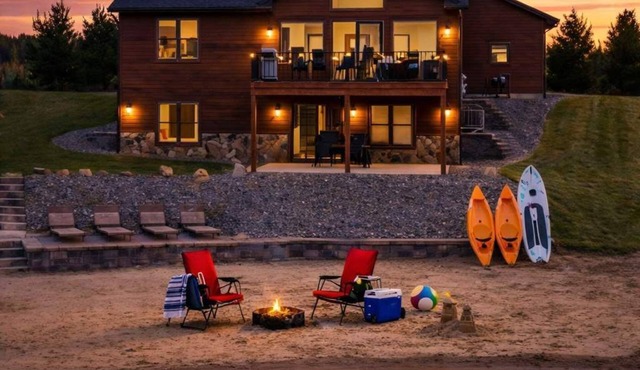 Beach Lake Oasis | Private Beach Kayaks Firepit Game Room