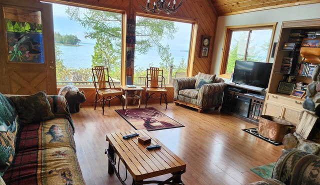 Beaches await you and your dog at Drummond Island lakefront home