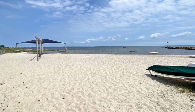 Beachfront 3 bedroom house in Mattapoisett