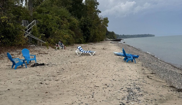 Beachfront cottage #2 in Lexington with AC, shared Hot Tub & Pool on Lake Huron