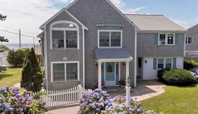🌊 BEACHFRONT FAMILY HOME STEPS TO OCEAN! 2026 Vrbo Rental Of The Year Award!